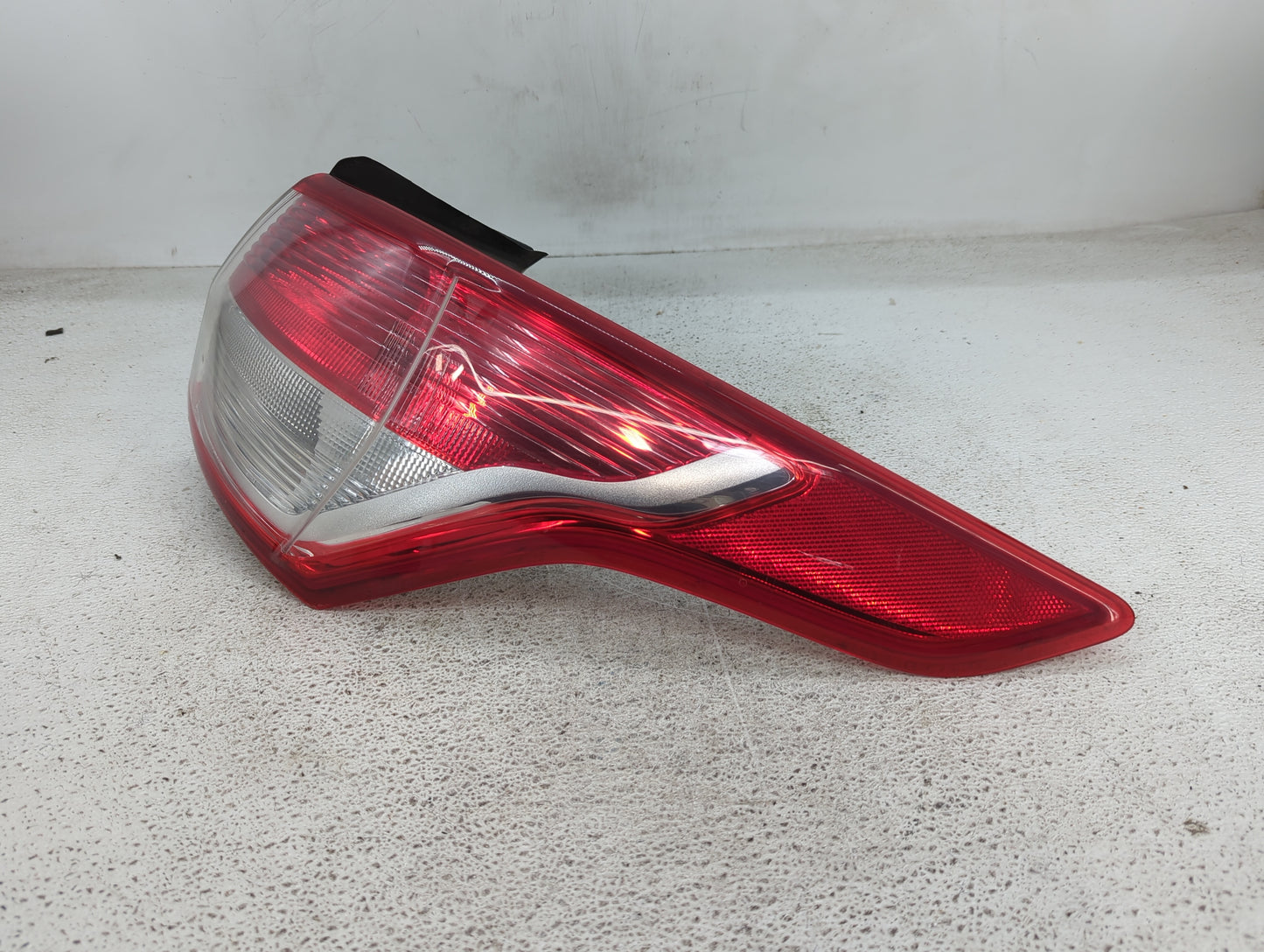 2013-2016 Ford Escape Tail Light Assembly Passenger Right OEM P/N:CJ54-13404-A Fits Fits 2013 2014 2015 2016 OEM Used Auto P