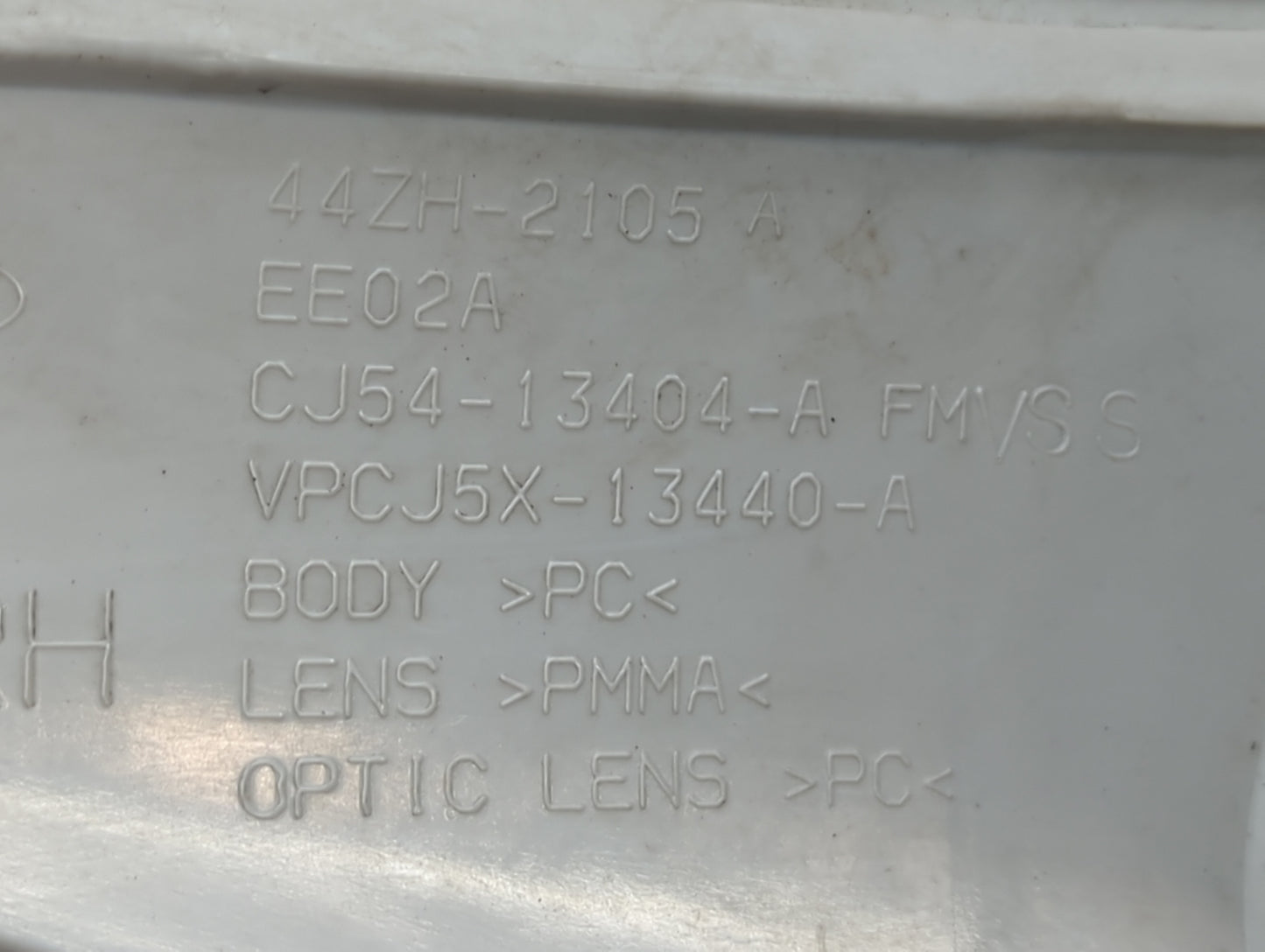 2013-2016 Ford Escape Tail Light Assembly Passenger Right OEM P/N:CJ54-13404-A Fits Fits 2013 2014 2015 2016 OEM Used Auto P