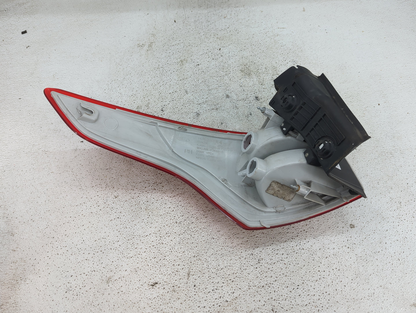 2013-2016 Ford Escape Tail Light Assembly Passenger Right OEM P/N:CJ54-13404-A Fits Fits 2013 2014 2015 2016 OEM Used Auto P