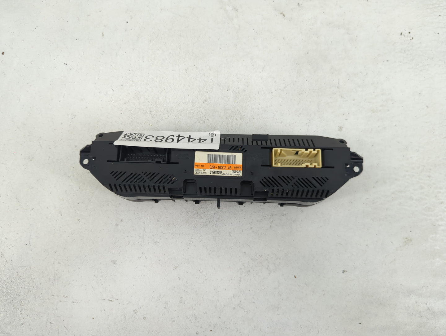2013 Ford Escape Climate Control Module Temperature AC/Heater Replacement P/N:CJ5T-18C612-AE Fits OEM Used Auto Parts - Oemu