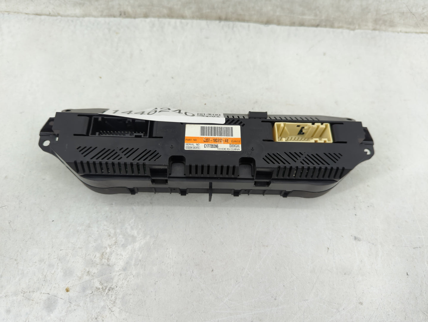 2013 Ford Escape Climate Control Module Temperature AC/Heater Replacement P/N:CJ5T-18C612-AE Fits OEM Used Auto Parts - Oemu