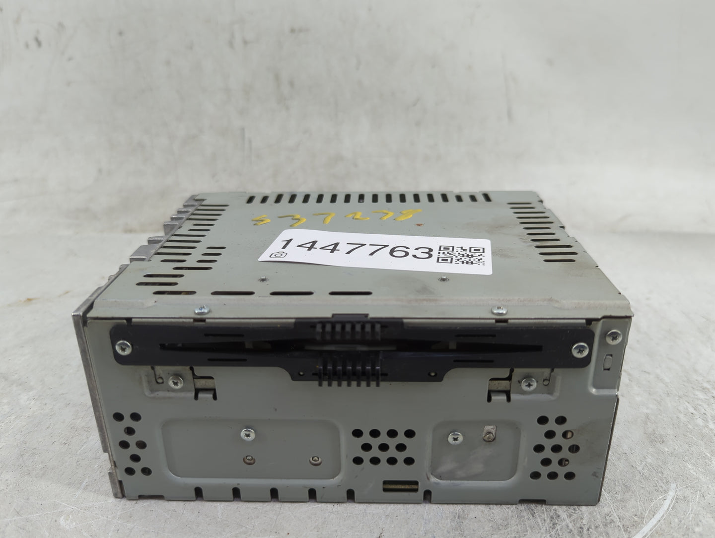 2013-2015 Ford Escape Radio AM FM Cd Player Receiver Replacement P/N:CJ5T-19C107-CG Fits Fits 2013 2014 2015 OEM Used Auto P