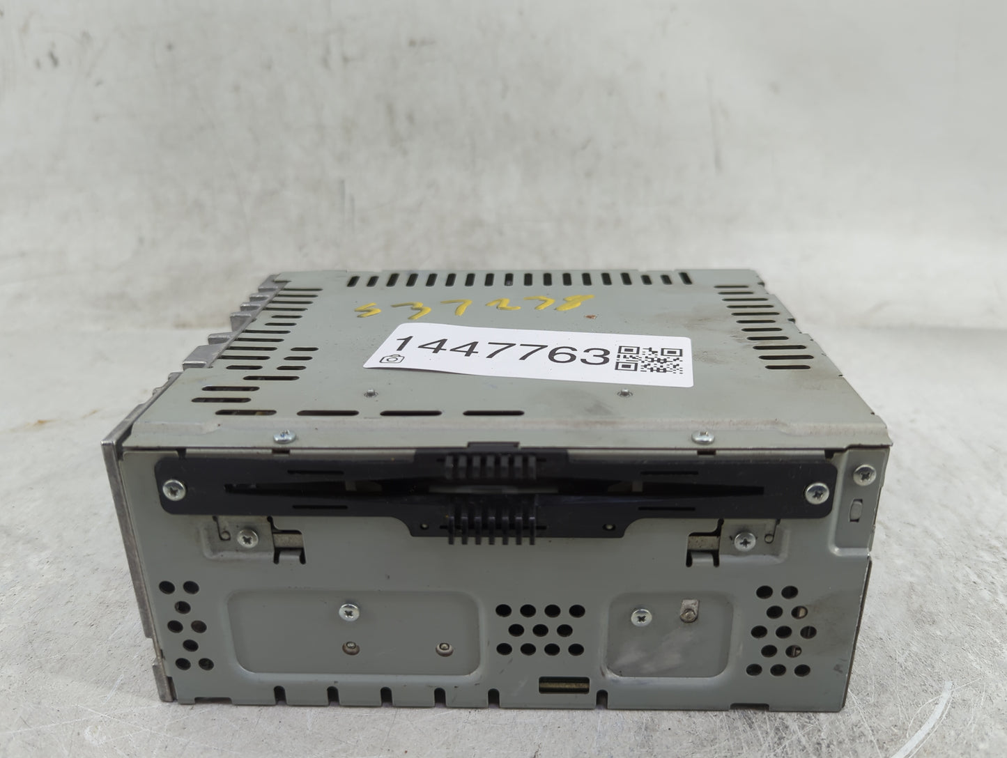 2013-2015 Ford Escape Radio AM FM Cd Player Receiver Replacement P/N:CJ5T-19C107-CG Fits Fits 2013 2014 2015 OEM Used Auto P