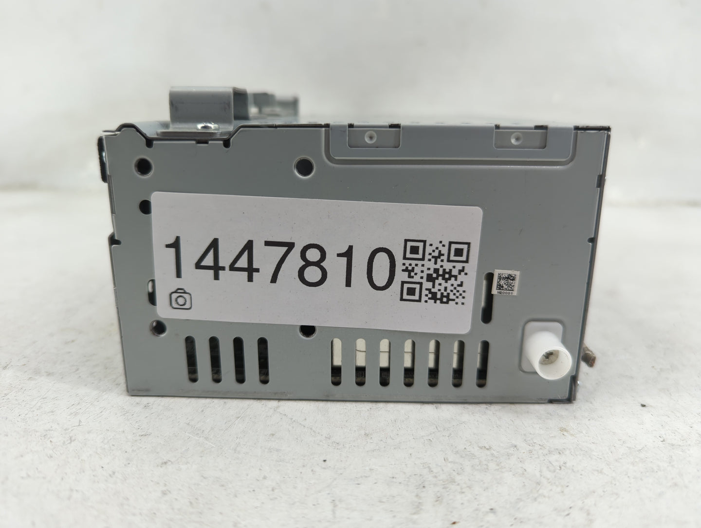 2013-2015 Ford Escape Radio AM FM Cd Player Receiver Replacement P/N:CJ5T-19C107-BG Fits Fits 2013 2014 2015 OEM Used Auto P