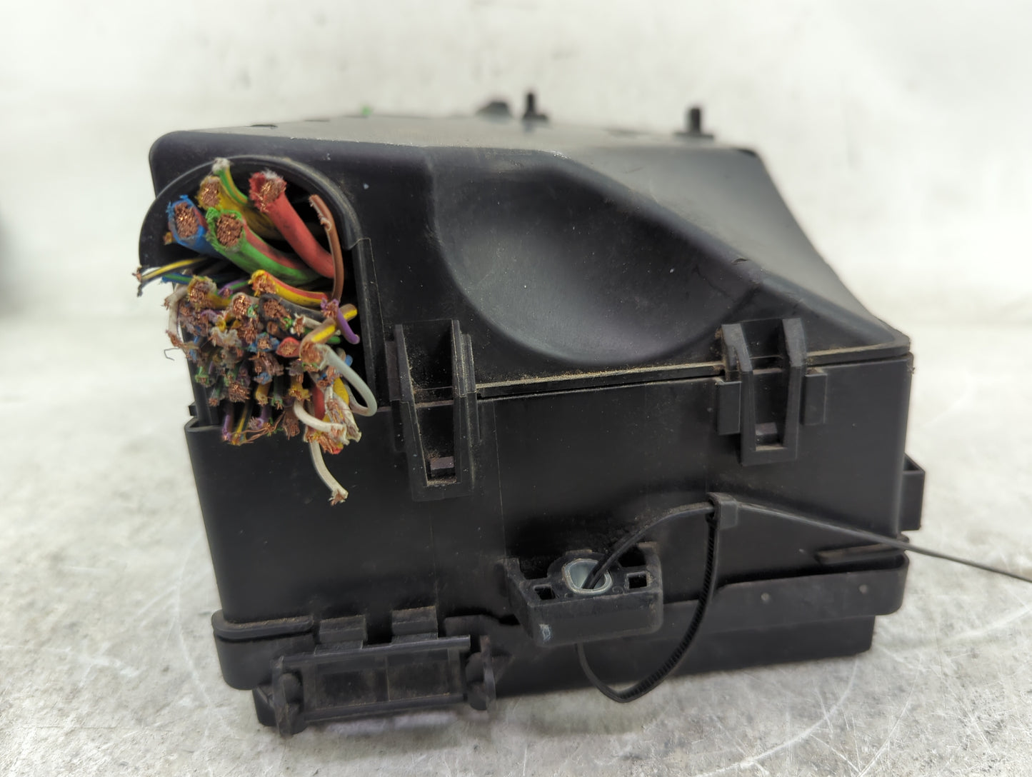 2013-2016 Ford Escape Fusebox Fuse Box Panel Relay Module P/N:AV61-14A067-AC 5B0Q10107 Fits Fits 2013 2014 2015 2016 OEM Use