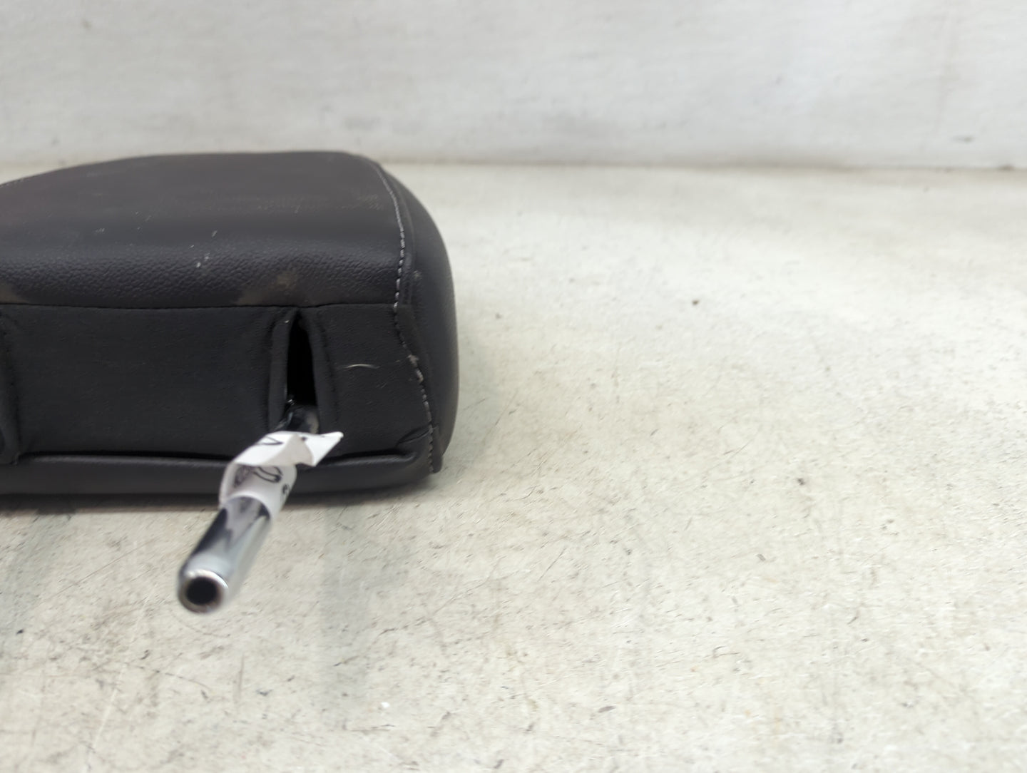 2013-2015 Ford Escape Headrest Head Rest Front Driver Seat Black 1470596 - Oemusedautoparts1.com
