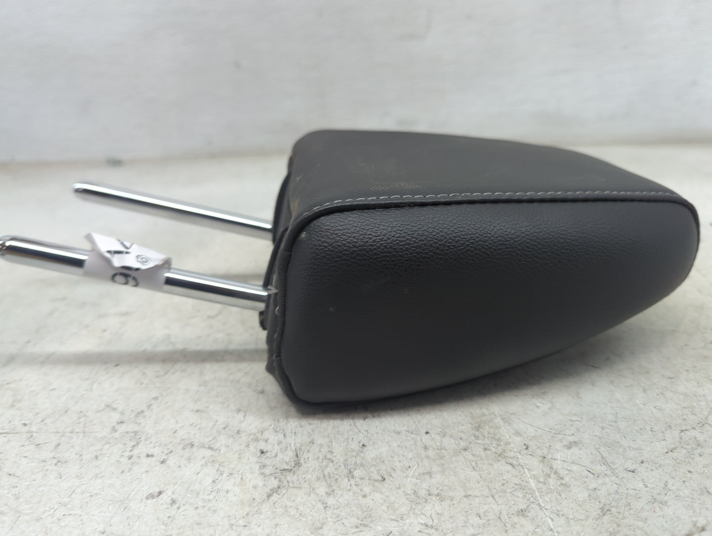 2013-2015 Ford Escape Headrest Head Rest Front Driver Seat Black 1470596 - Oemusedautoparts1.com