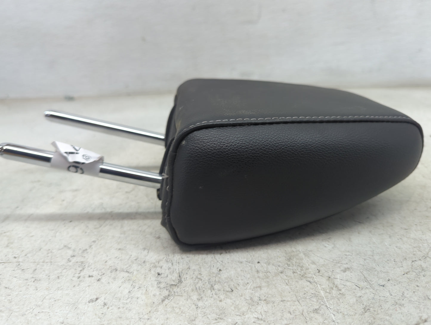 2013-2015 Ford Escape Headrest Head Rest Front Driver Seat Black 1470596 - Oemusedautoparts1.com