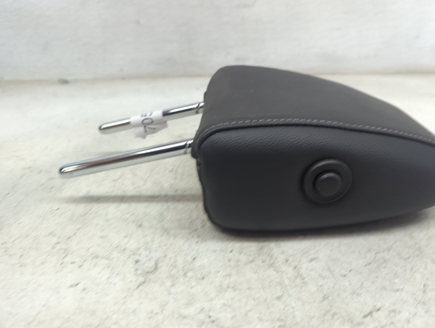 2013-2015 Ford Escape Headrest Head Rest Front Driver Seat Black 1470596 - Oemusedautoparts1.com