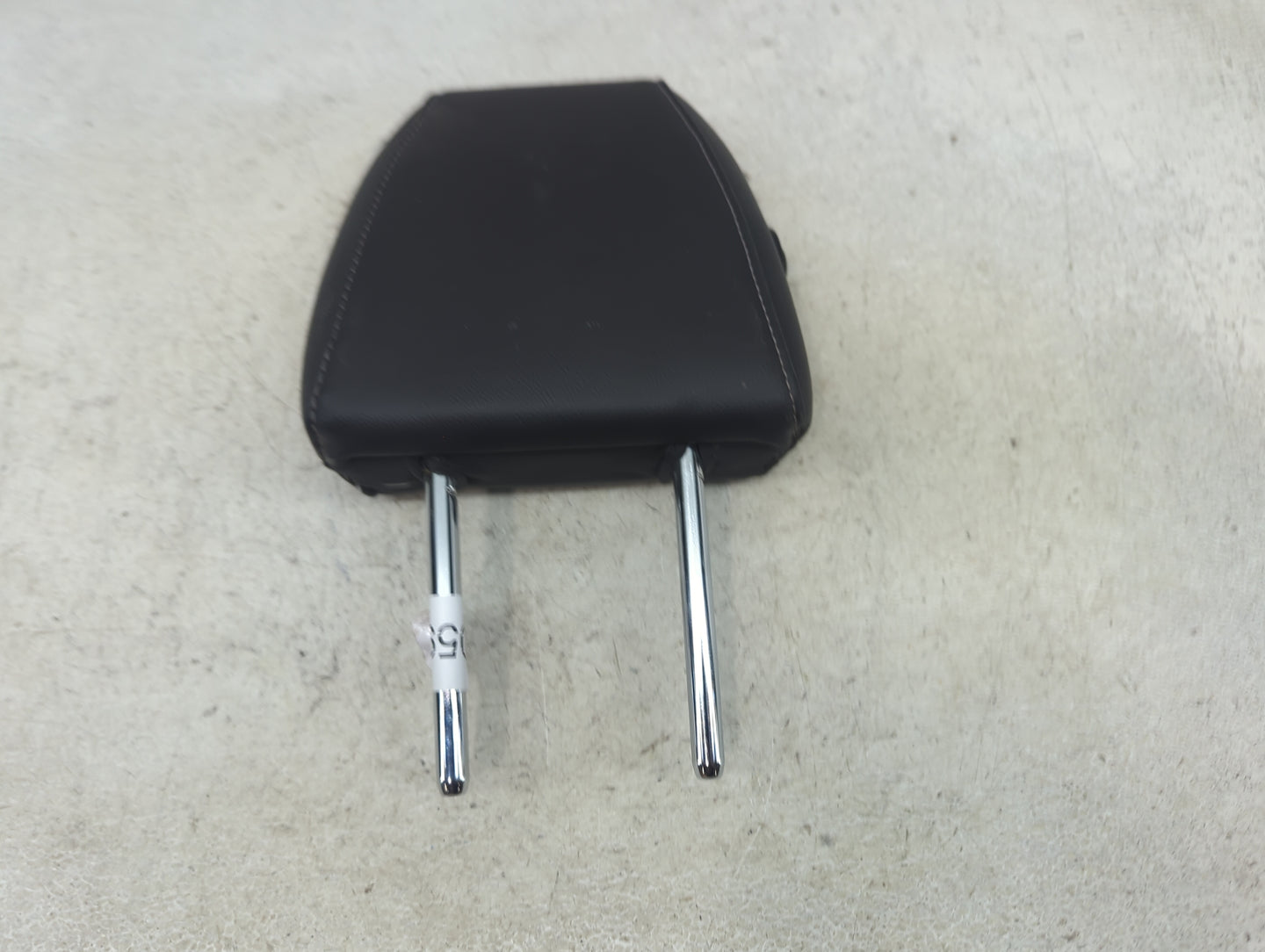 2013-2015 Ford Escape Headrest Head Rest Front Driver Seat Black 1470596 - Oemusedautoparts1.com