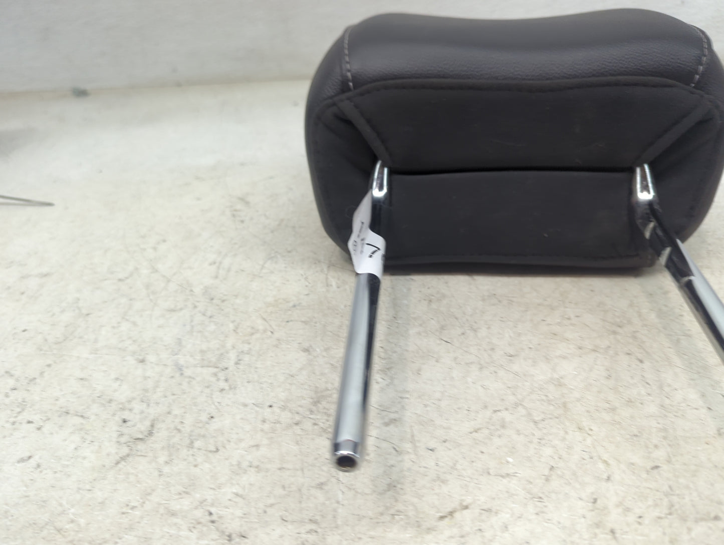 2013-2015 Ford Escape Headrest Head Rest Front Driver Seat Black 1470875 - Oemusedautoparts1.com