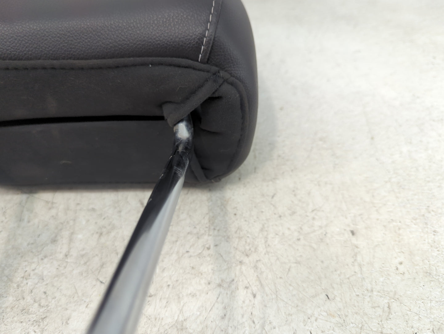 2013-2015 Ford Escape Headrest Head Rest Front Driver Passenger Seat Fits Fits 2013 2014 2015 OEM Used Auto Parts - Oemuseda