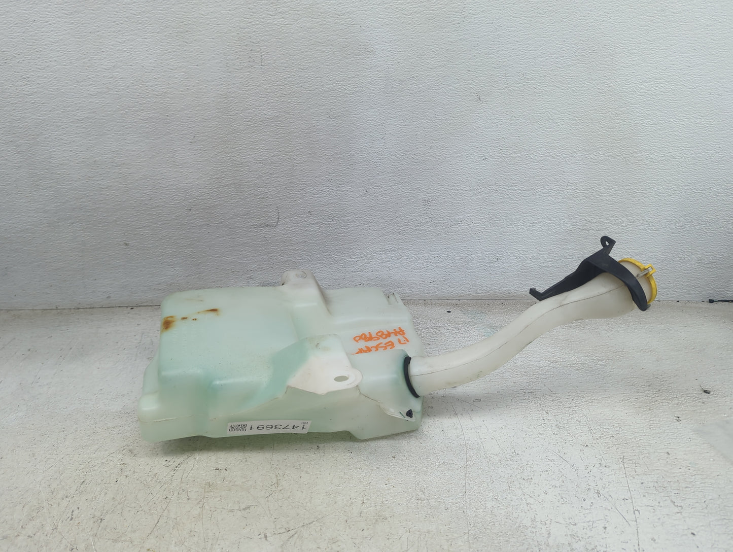 2013-2014 Ford Escape Windshield Washer Fluid Reservoir Bottle Oem 1473691 - Oemusedautoparts1.com
