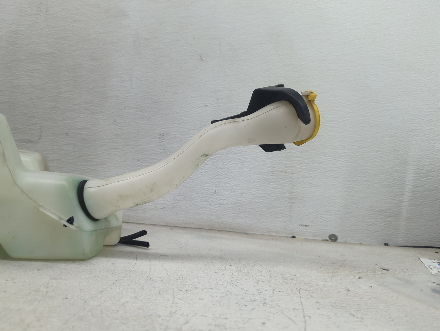 2013-2014 Ford Escape Windshield Washer Fluid Reservoir Bottle Oem 1473691 - Oemusedautoparts1.com