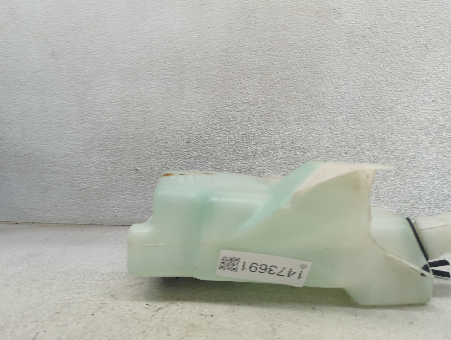 2013-2014 Ford Escape Windshield Washer Fluid Reservoir Bottle Oem 1473691 - Oemusedautoparts1.com