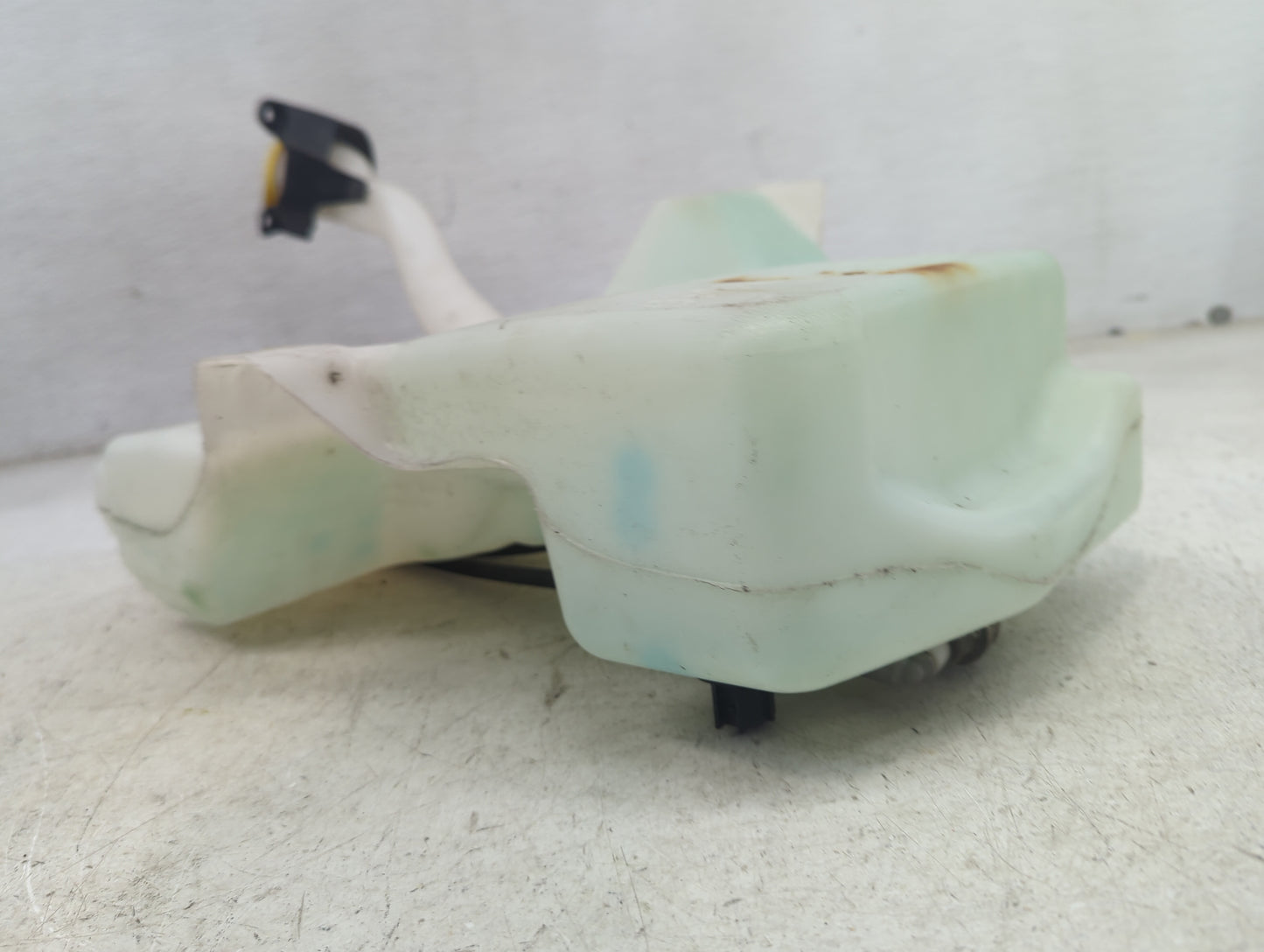 2013-2014 Ford Escape Windshield Washer Fluid Reservoir Bottle Oem 1473691 - Oemusedautoparts1.com