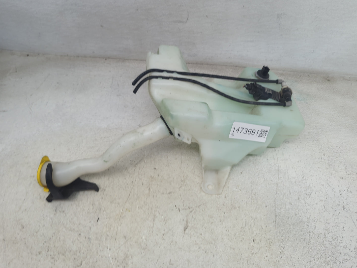 2013-2014 Ford Escape Windshield Washer Fluid Reservoir Bottle Oem 1473691 - Oemusedautoparts1.com