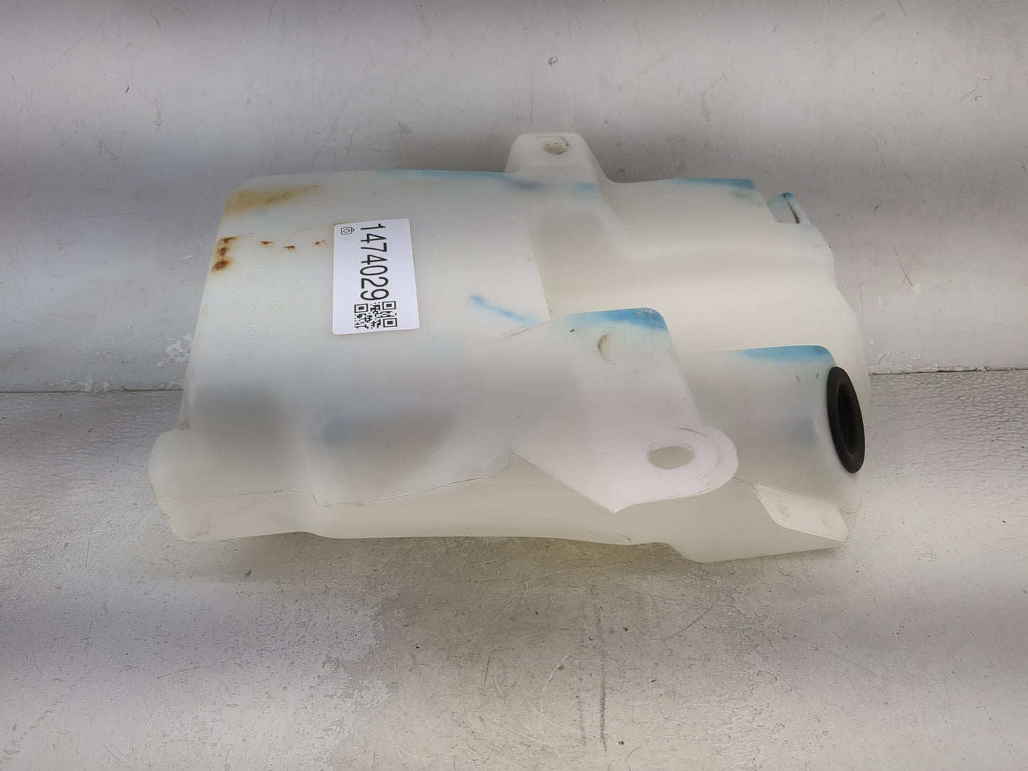 2013-2014 Ford Escape Windshield Washer Fluid Reservoir Bottle Oem 1474029 - Oemusedautoparts1.com