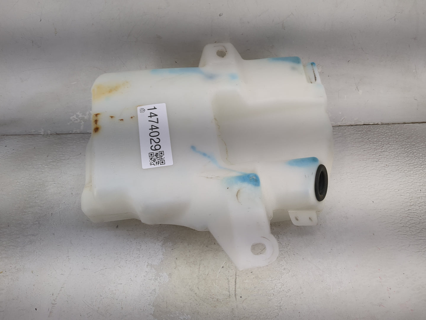 2013-2014 Ford Escape Windshield Washer Fluid Reservoir Bottle Oem 1474029 - Oemusedautoparts1.com