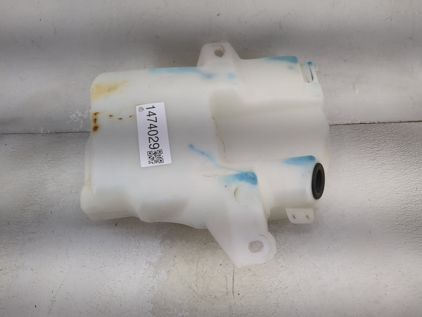 2013-2014 Ford Escape Windshield Washer Fluid Reservoir Bottle Oem 1474029 - Oemusedautoparts1.com