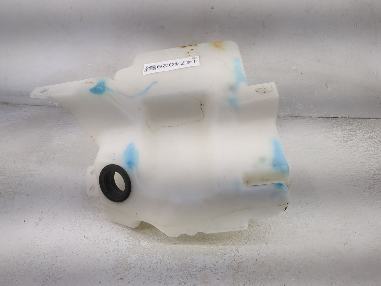 2013-2014 Ford Escape Windshield Washer Fluid Reservoir Bottle Oem 1474029 - Oemusedautoparts1.com