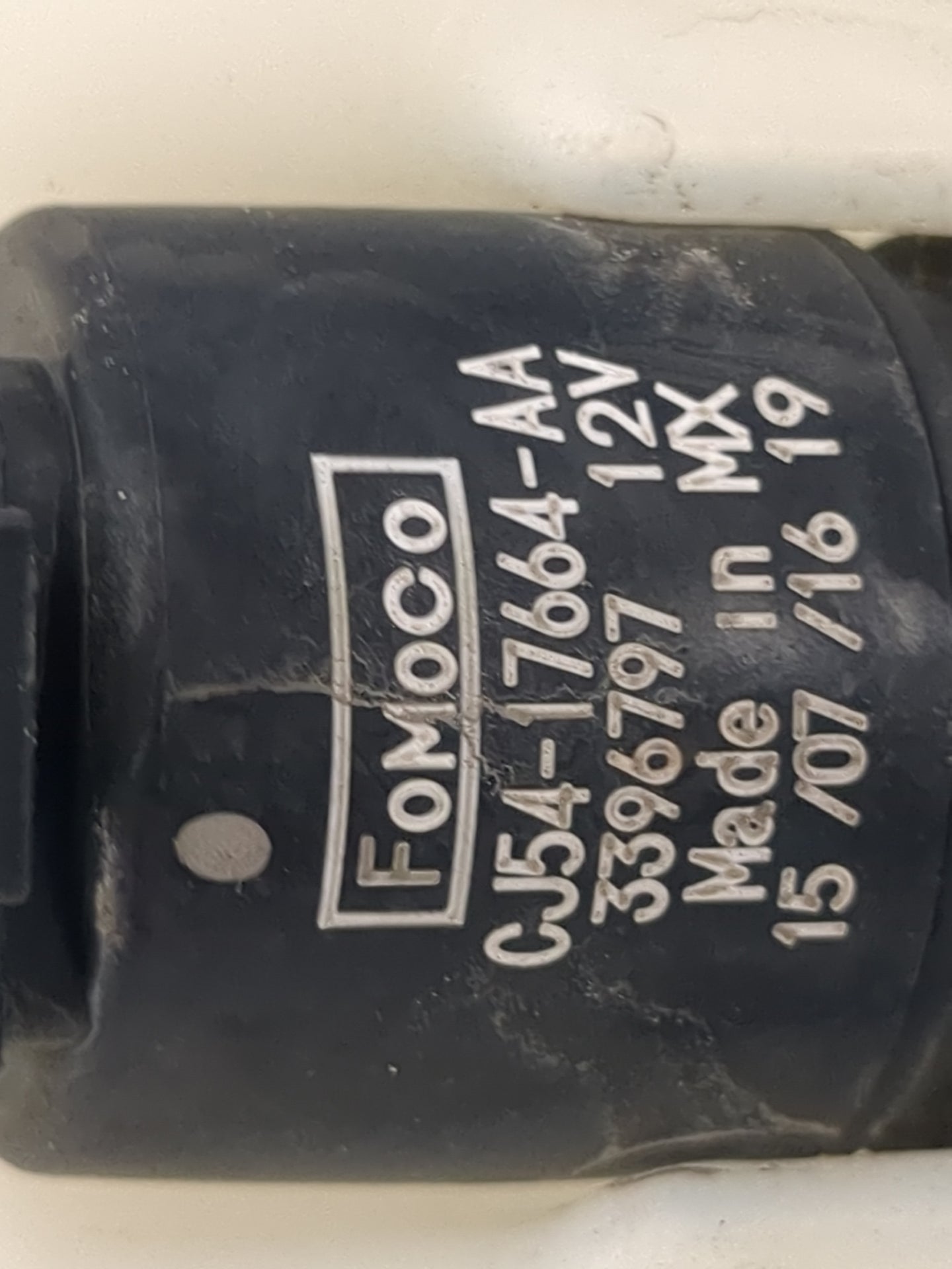 2013-2014 Ford Escape Windshield Washer Fluid Reservoir Bottle Oem 1474029 - Oemusedautoparts1.com