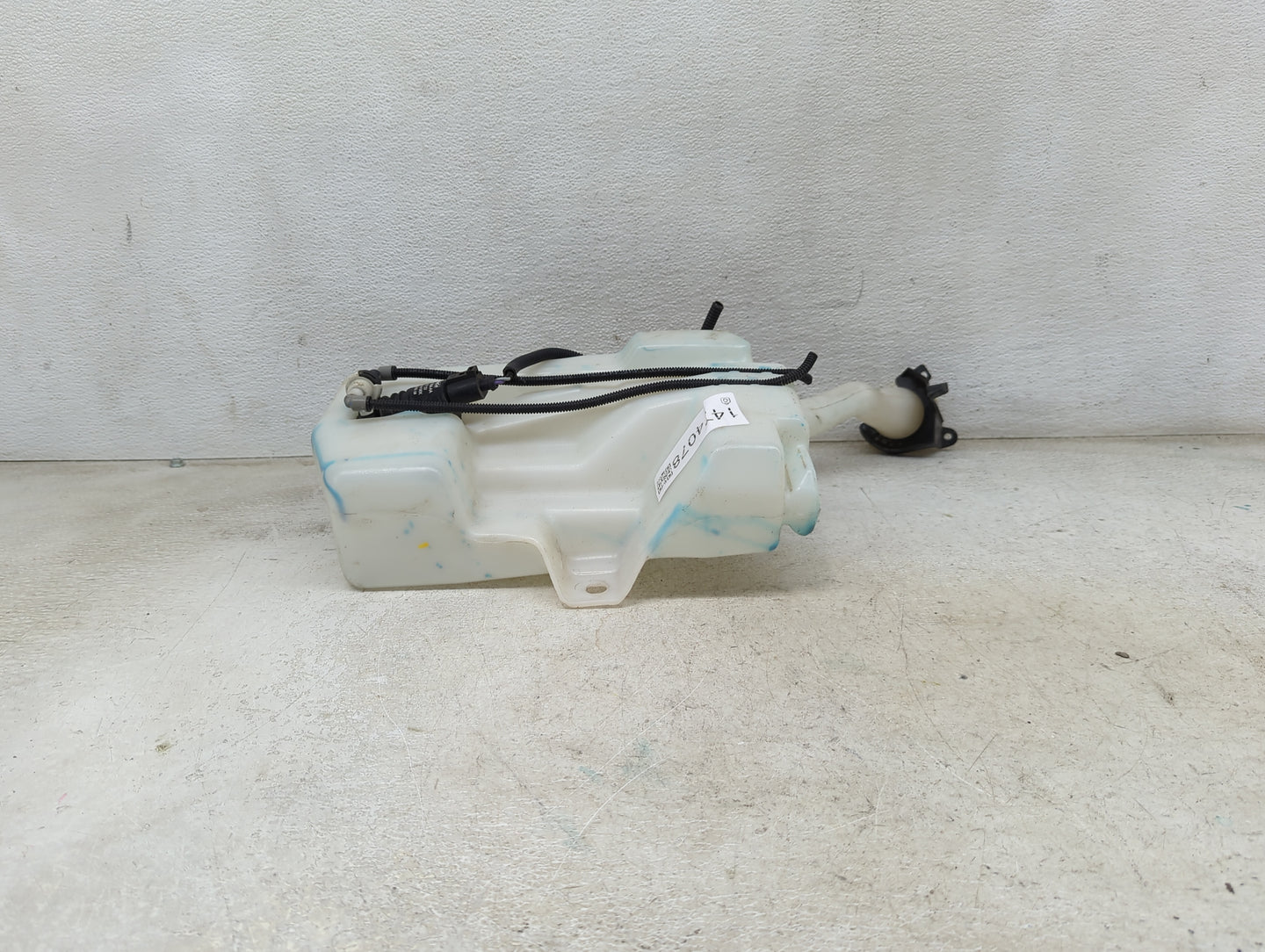 2013-2014 Ford Escape Windshield Washer Fluid Reservoir Bottle Oem 1474078 - Oemusedautoparts1.com