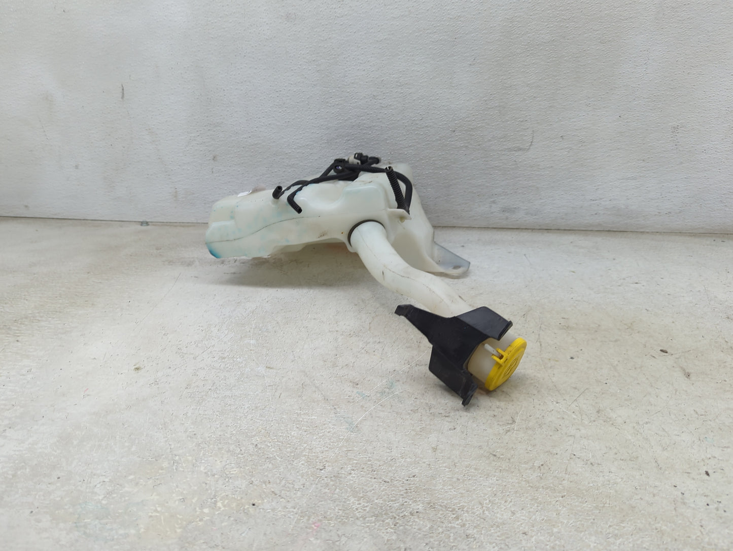 2013-2014 Ford Escape Windshield Washer Fluid Reservoir Bottle Oem 1474078 - Oemusedautoparts1.com