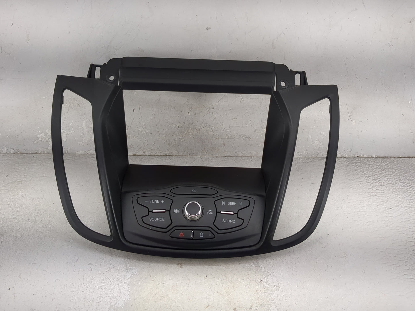 2013 Ford Escape Radio AM FM Cd Player Receiver Replacement P/N:ED3JR6-18835 ED3JR6-18868 Fits OEM Used Auto Parts - Oemused