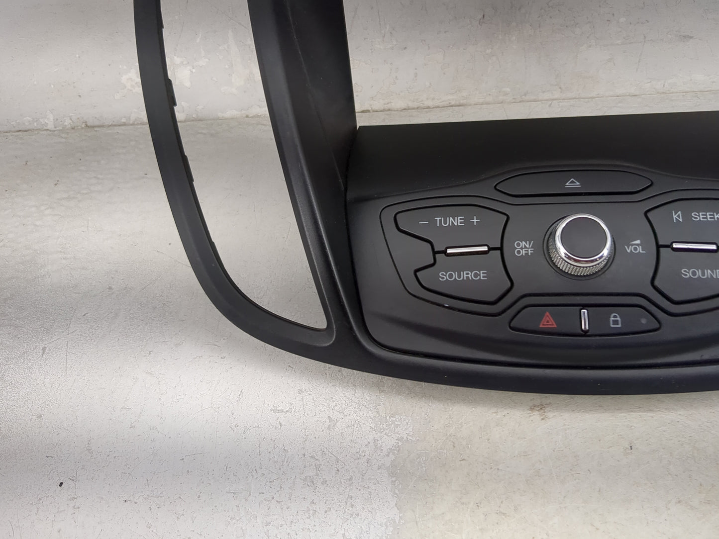 2013 Ford Escape Radio AM FM Cd Player Receiver Replacement P/N:ED3JR6-18835 ED3JR6-18868 Fits OEM Used Auto Parts - Oemused