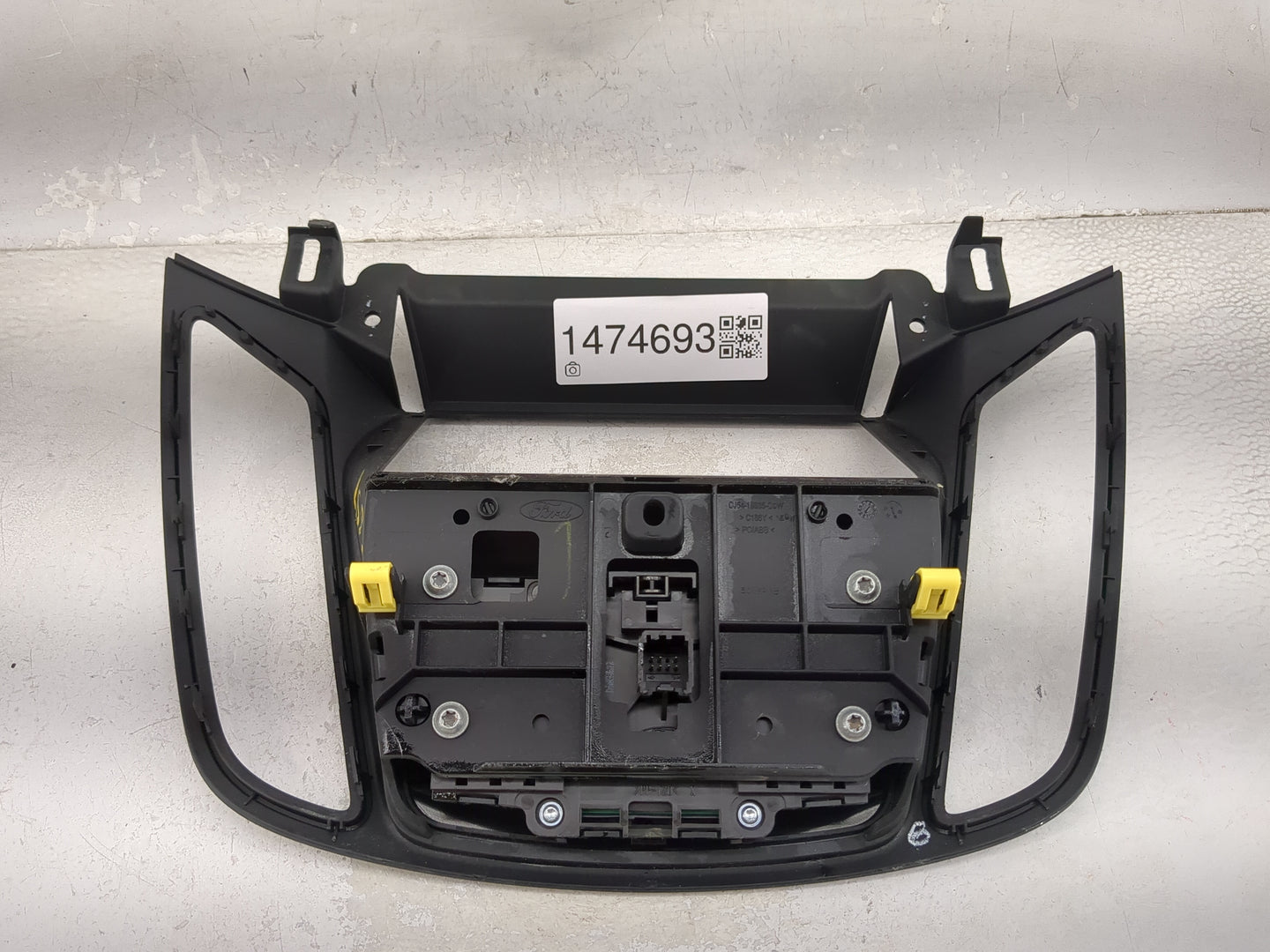 2013 Ford Escape Radio AM FM Cd Player Receiver Replacement P/N:ED3JR6-18835 ED3JR6-18868 Fits OEM Used Auto Parts - Oemused