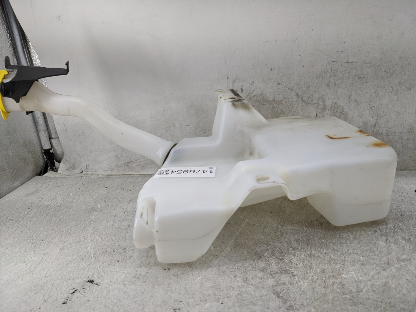 2013-2014 Ford Escape Windshield Washer Fluid Reservoir Bottle Oem 1476954 - Oemusedautoparts1.com