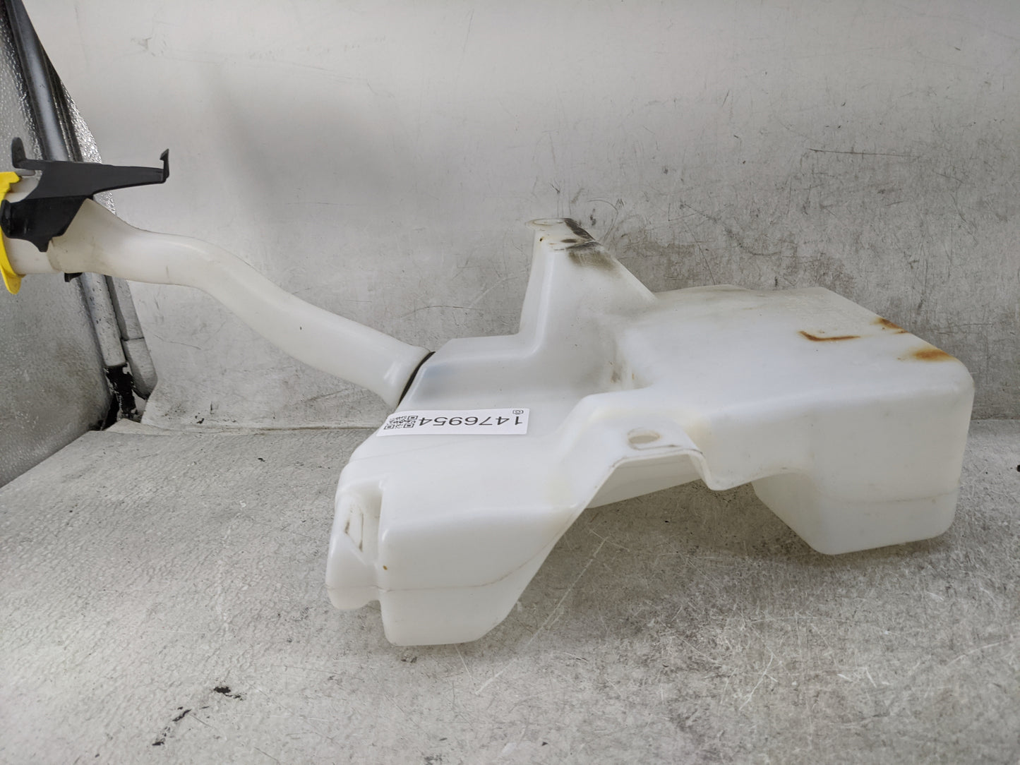 2013-2014 Ford Escape Windshield Washer Fluid Reservoir Bottle Oem 1476954 - Oemusedautoparts1.com