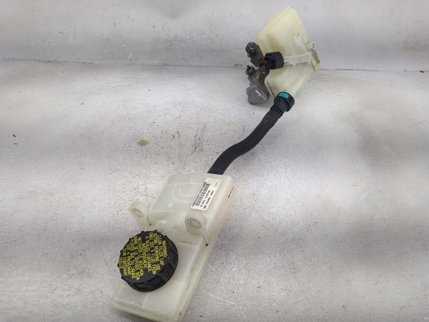 2013-2019 Ford Escape Brake Master Cylinder 1492460 - Oemusedautoparts1.com
