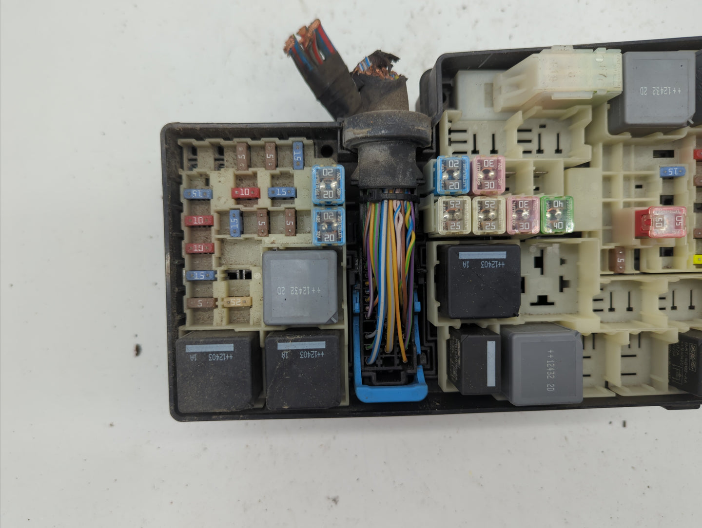 2013-2016 Ford Escape Fusebox Fuse Box Panel Relay Module P/N:AV6T-14A142-AB AV6T-14A067-AD Fits Fits 2013 2014 2015 2016 OE