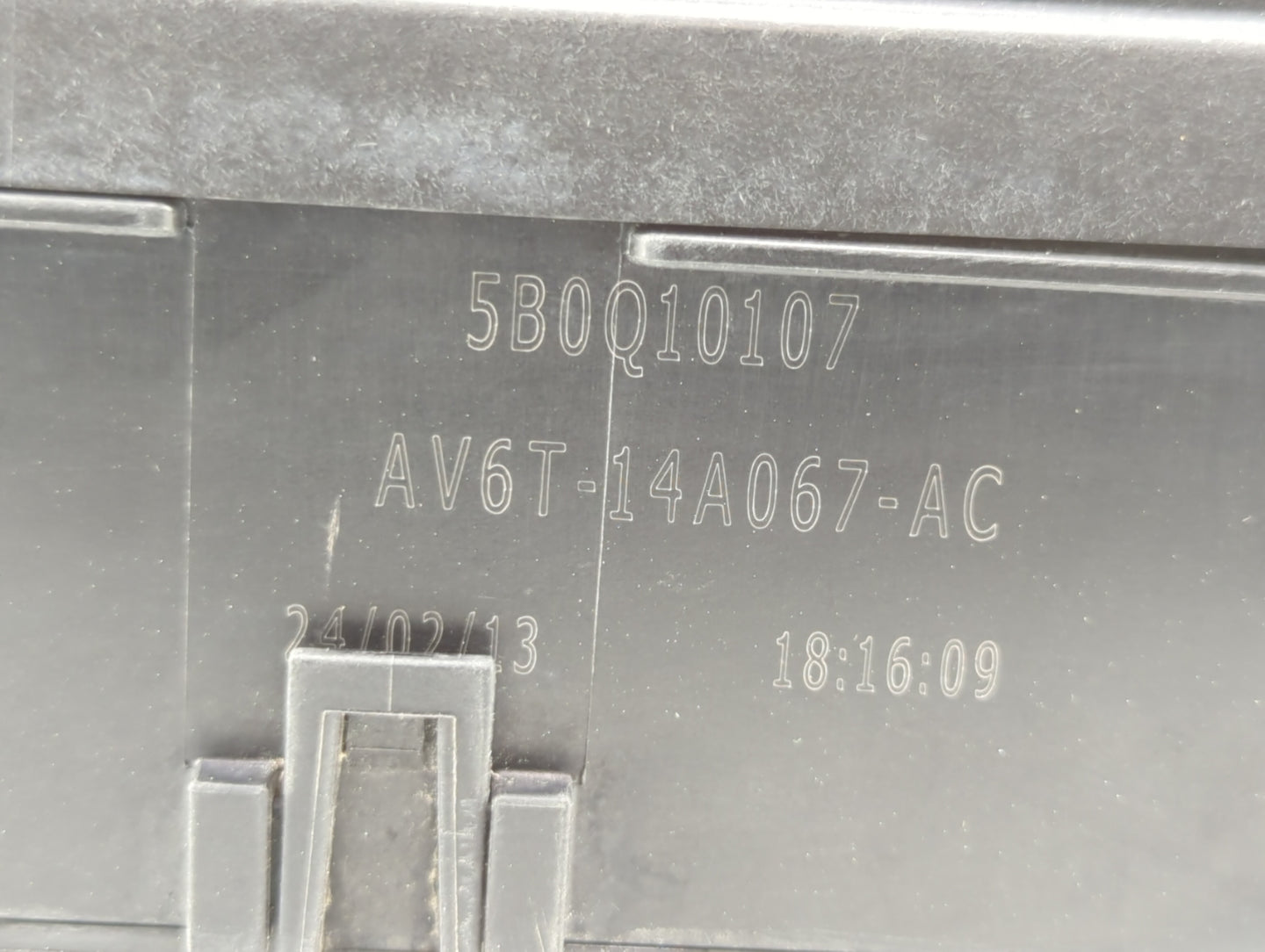 2013-2016 Ford Escape Fusebox Fuse Box Panel Relay Module P/N:AV6T-14A067-AC AV6T-14A067-AB Fits Fits 2013 2014 2015 2016 OE