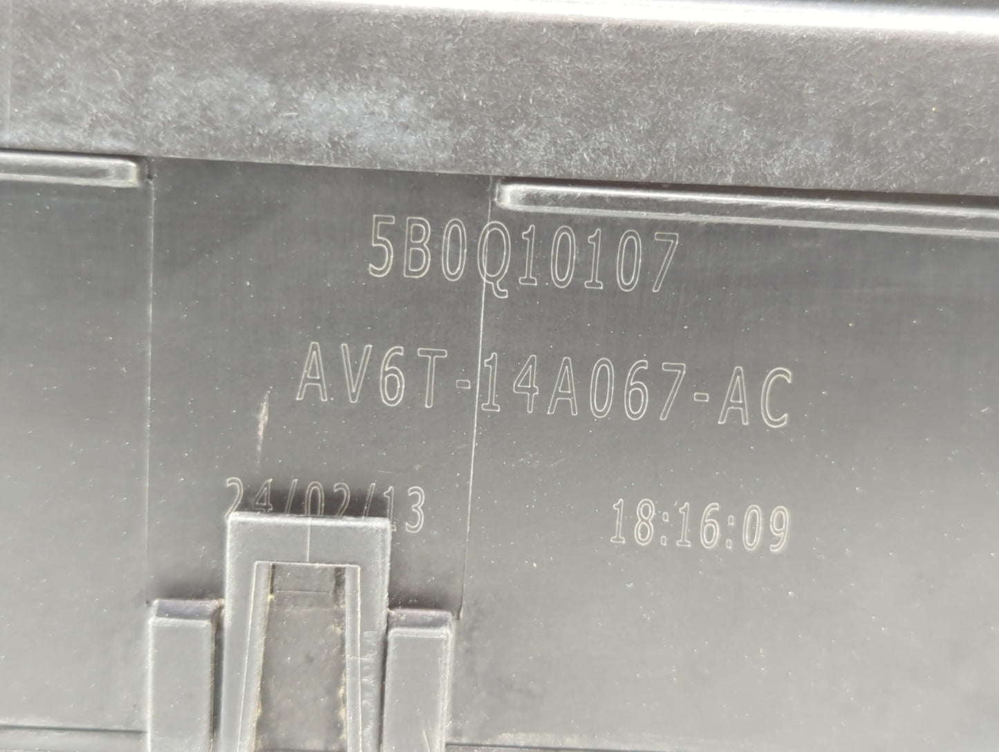 2013-2016 Ford Escape Fusebox Fuse Box Panel Relay Module P/N:AV6T-14A067-AC AV6T-14A067-AB Fits Fits 2013 2014 2015 2016 OE