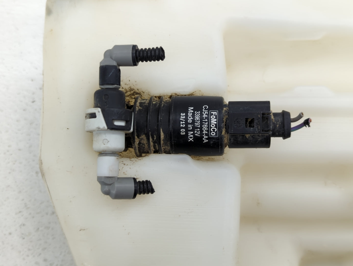 2013-2014 Ford Escape Windshield Washer Fluid Reservoir Bottle Oem - Oemusedautoparts1.com