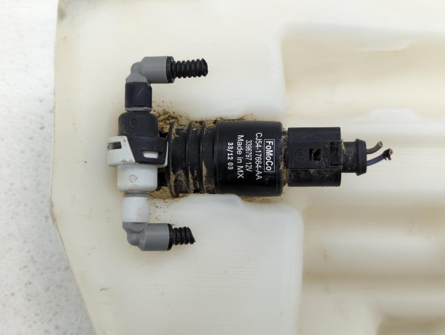 2013-2014 Ford Escape Windshield Washer Fluid Reservoir Bottle Oem - Oemusedautoparts1.com