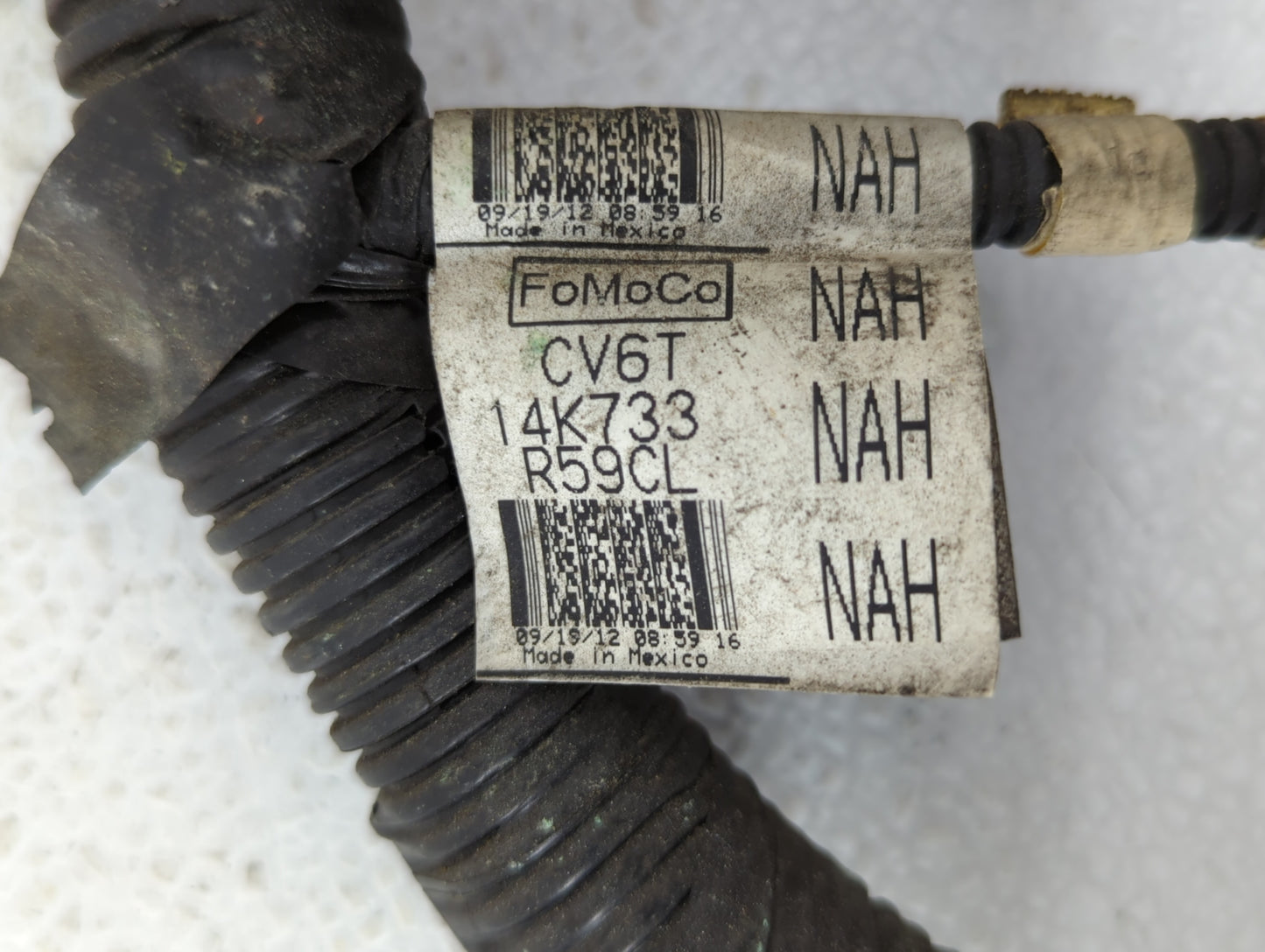 2013-2016 Ford Escape Fusebox Fuse Box Panel Relay Module P/N:CV6T-14K733-R5 AV6T-14A067-AD Fits Fits 2013 2014 2015 2016 OE