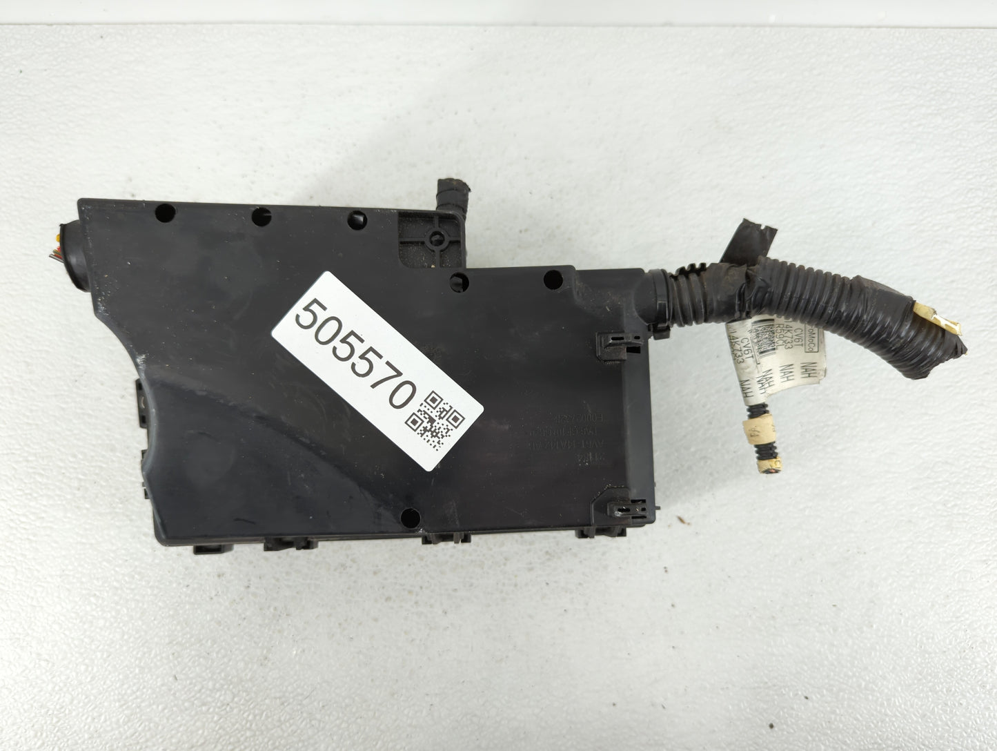 2013-2016 Ford Escape Fusebox Fuse Box Panel Relay Module P/N:CV6T-14K733-R5 AV6T-14A067-AD Fits Fits 2013 2014 2015 2016 OE