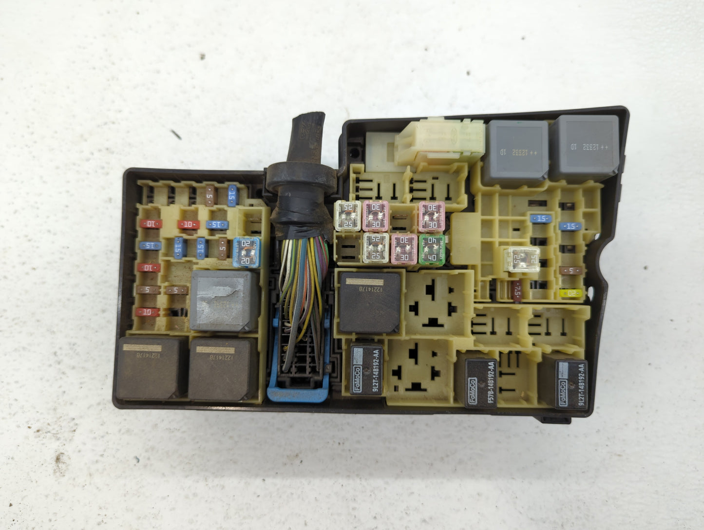 2013-2016 Ford Escape Fusebox Fuse Box Panel Relay Module P/N:AV6T-14A142-AB AV6T-14A067-AC Fits Fits 2013 2014 2015 2016 OE