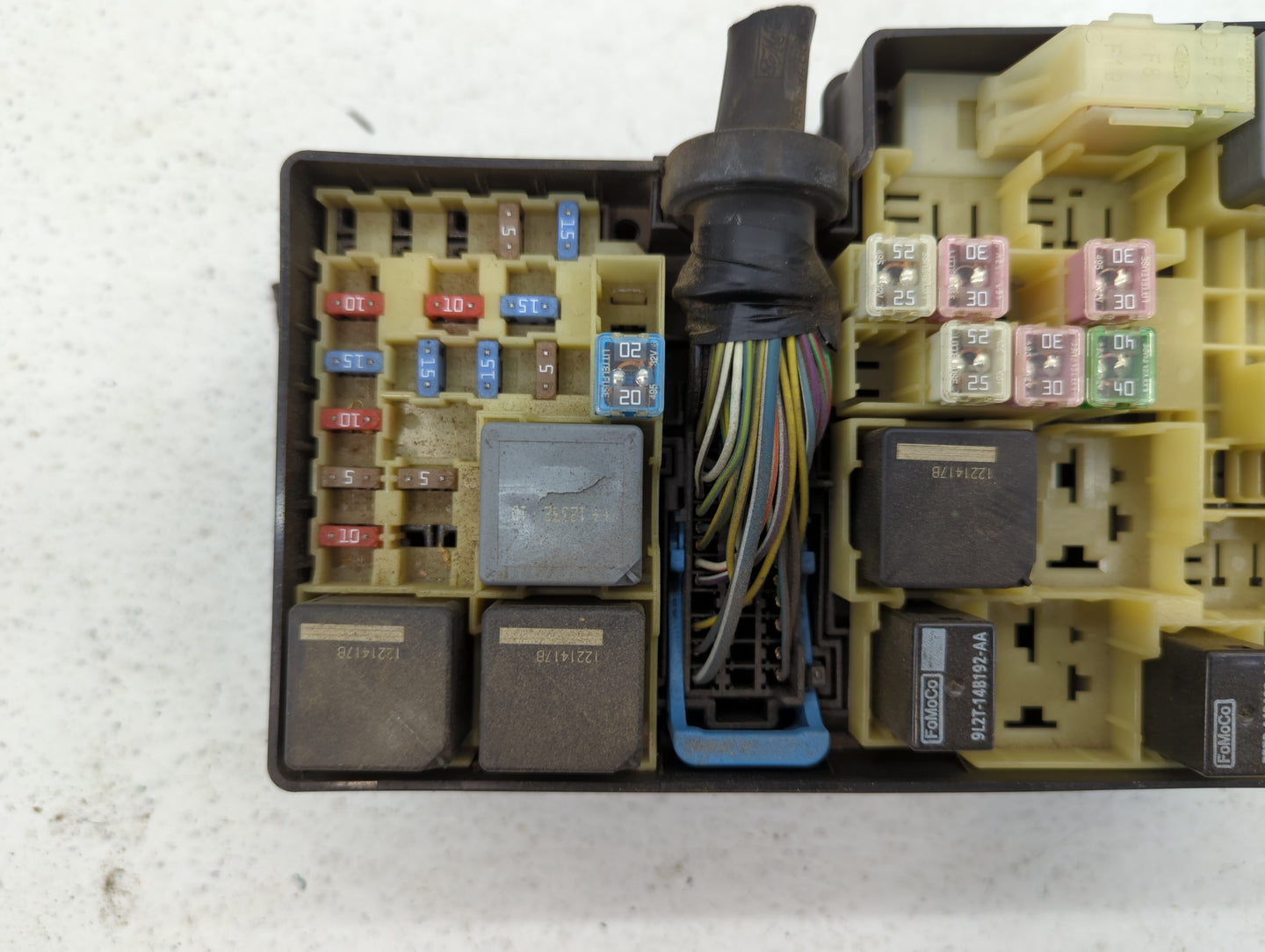 2013-2016 Ford Escape Fusebox Fuse Box Panel Relay Module P/N:AV6T-14A142-AB AV6T-14A067-AC Fits Fits 2013 2014 2015 2016 OE