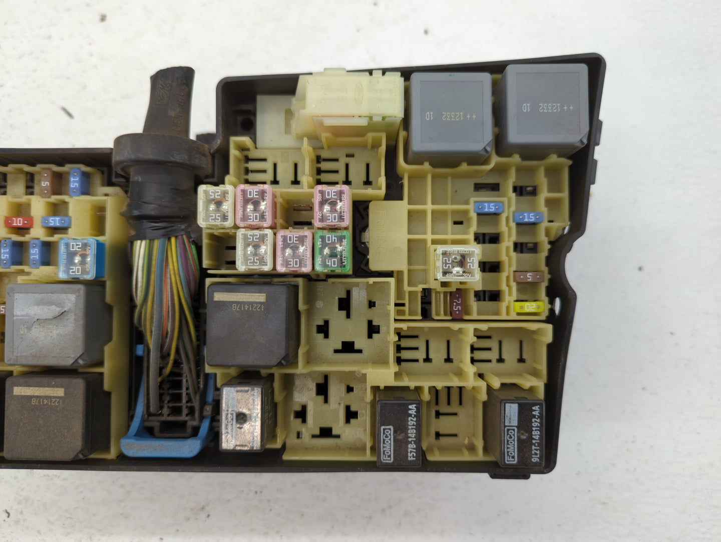 2013-2016 Ford Escape Fusebox Fuse Box Panel Relay Module P/N:AV6T-14A142-AB AV6T-14A067-AC Fits Fits 2013 2014 2015 2016 OE