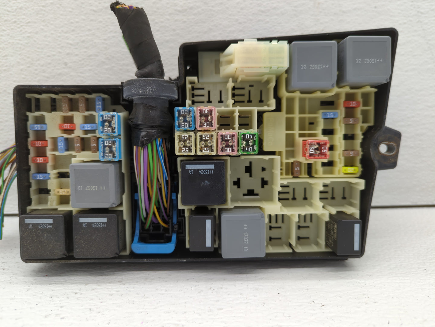 2013-2016 Ford Escape Fusebox Fuse Box Panel Relay Module P/N:AV6T-14A142-AB AV6T-14A067-AC Fits Fits 2013 2014 2015 2016 OE