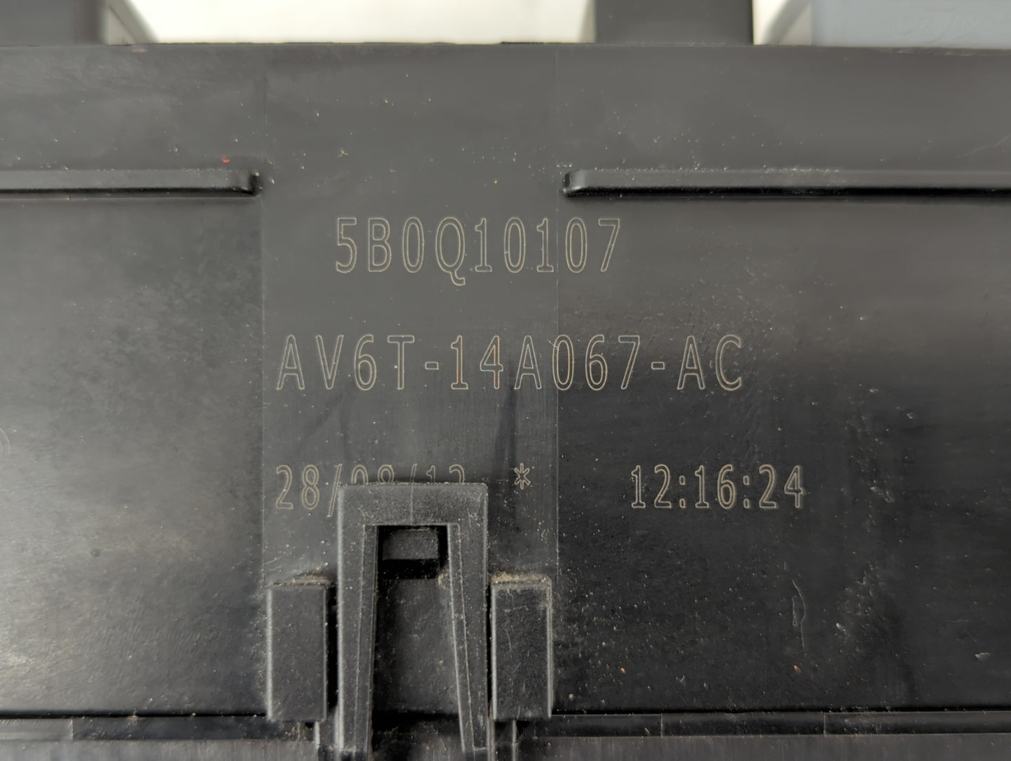 2013-2016 Ford Escape Fusebox Fuse Box Panel Relay Module P/N:AV6T-14A067-AC Fits Fits 2013 2014 2015 2016 OEM Used Auto Par