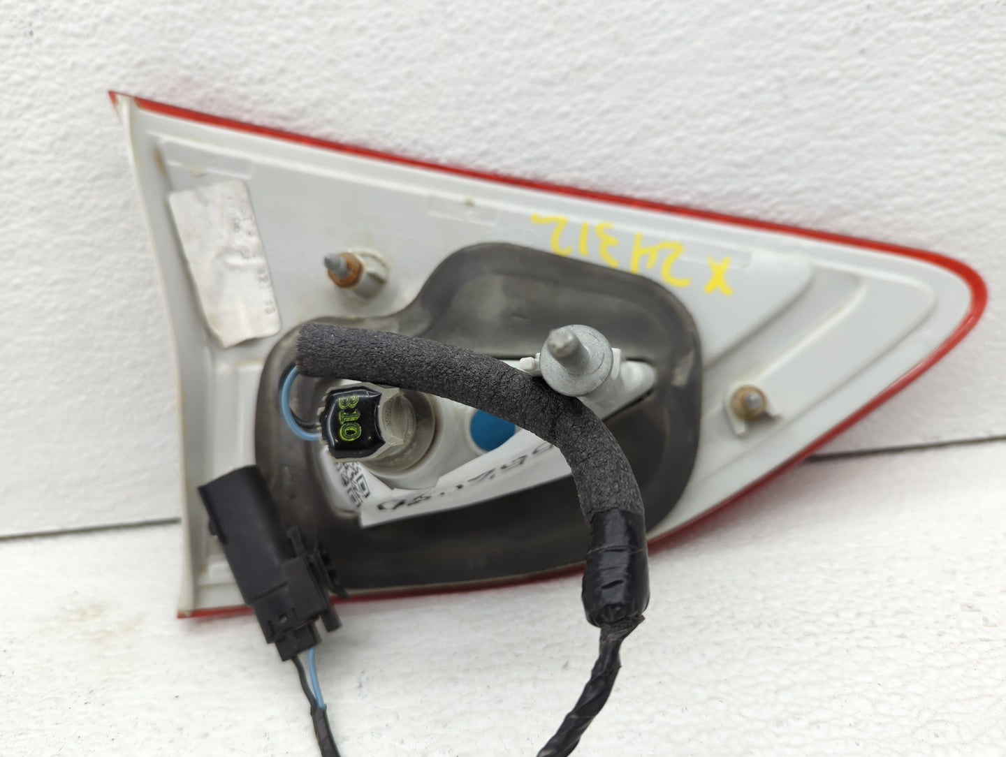 2013-2016 Ford Escape Tail Light Assembly Passenger Right OEM Fits Fits 2013 2014 2015 2016 OEM Used Auto Parts - Oemusedaut