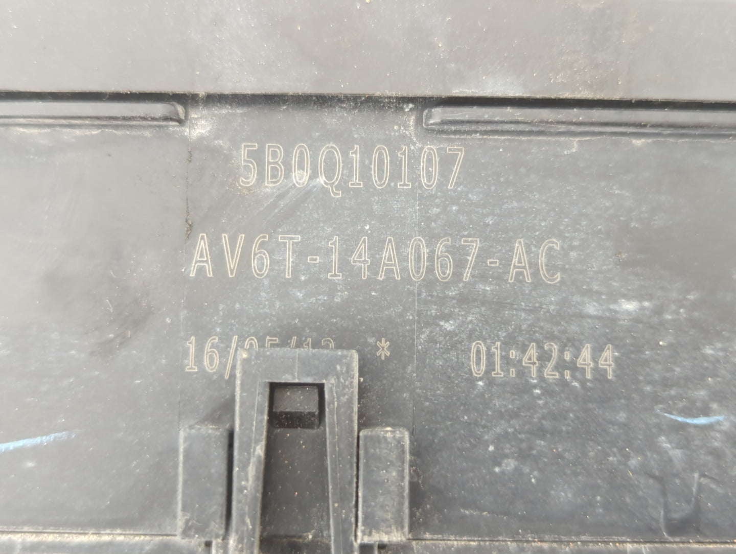 2013-2016 Ford Escape Fusebox Fuse Box Panel Relay Module P/N:AV6T-14A067-AC AV6T-14A142-AB Fits Fits 2013 2014 2015 2016 OE