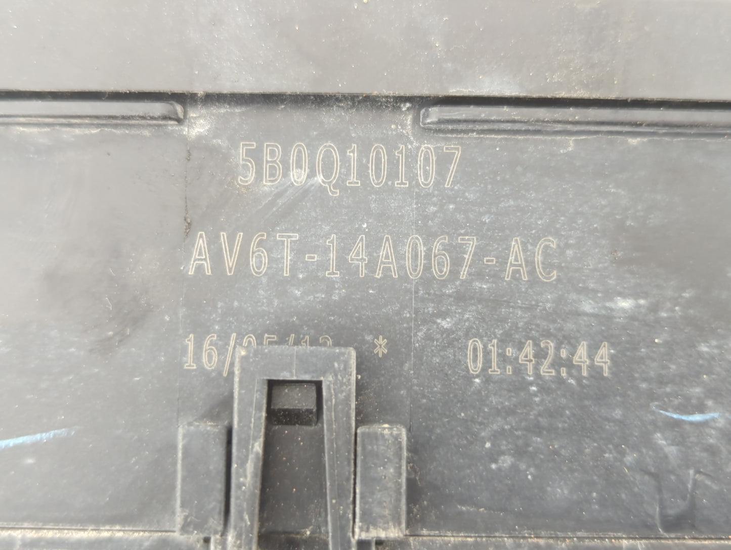 2013-2016 Ford Escape Fusebox Fuse Box Panel Relay Module P/N:AV6T-14A067-AC AV6T-14A142-AB Fits Fits 2013 2014 2015 2016 OE