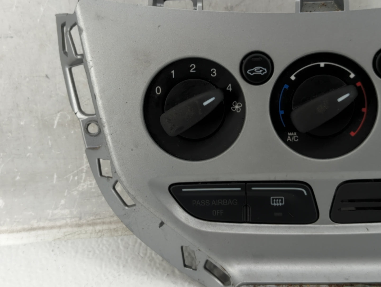 2013 Ford Escape Climate Control Module Temperature AC/Heater Replacement P/N:CJ5T-18C612-AE Fits OEM Used Auto Parts - Oemu